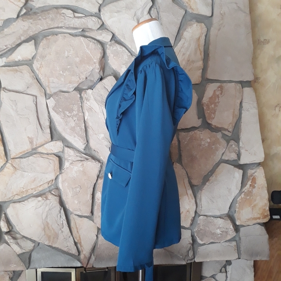 NWT! Femenine Ruffled Blazer - Picture 5 of 6